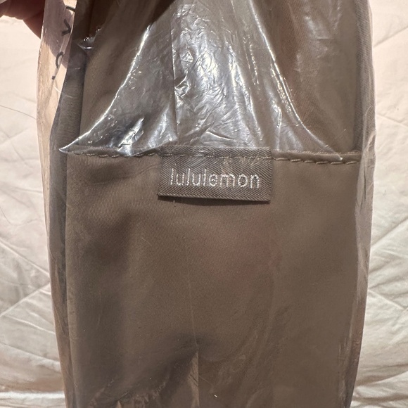 LULULEMON ATHLETICA City Essentials Shoulder Bag in FAWN BROWN - Picture 6 of 9